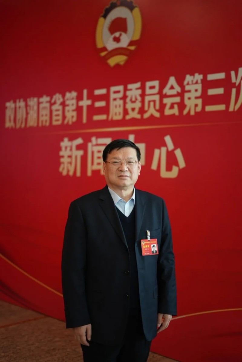 兩會(huì)供銷之聲丨周重旺：產(chǎn)業(yè)先行，以農(nóng)業(yè)經(jīng)營(yíng)主體的發(fā)展助力鄉(xiāng)村振興