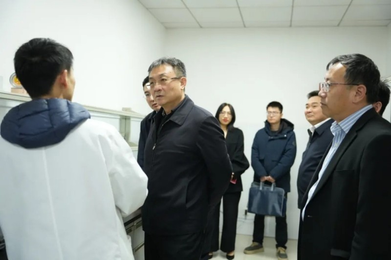 山東省供銷合作社聯(lián)合社黨組書記、理事會主任張傳忠一行蒞臨公司調研交流