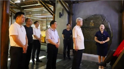 原國務(wù)院參事、國家制造強(qiáng)國建設(shè)戰(zhàn)略咨詢委員會(huì)委員張綱一行來集團(tuán)白沙溪茶廠考察調(diào)研