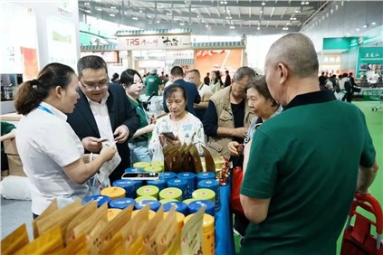 我與中部農(nóng)博會(huì)的24年 | 集團(tuán)公司副董事長(zhǎng)吳浩人：連續(xù)24年參加，進(jìn)行品牌展示與新品推廣