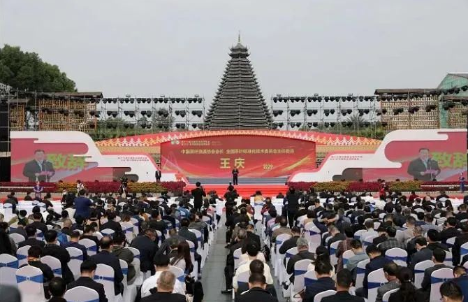 第十七屆中國(guó)茶業(yè)經(jīng)濟(jì)年會(huì)召開，集團(tuán)公司繼續(xù)排名中國(guó)茶企百?gòu)?qiáng)前列，白沙溪茶廠、益陽(yáng)茶廠榮獲多項(xiàng)榮譽(yù)